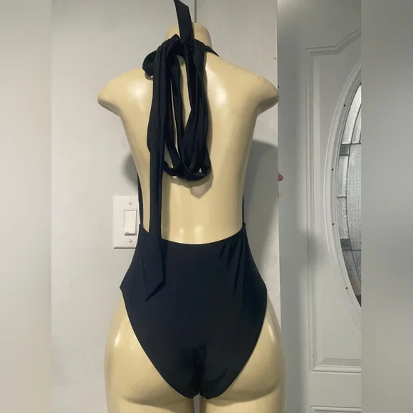 😍Cupshe Black Women One Piece Swimsuit Size S 😍 - Picture 2 of 5